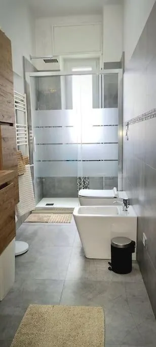Dream Apartments Stanza 1 In Appartamento Condiviso Con Bagno Privato Esterno ميلان 0*,  إيطاليا