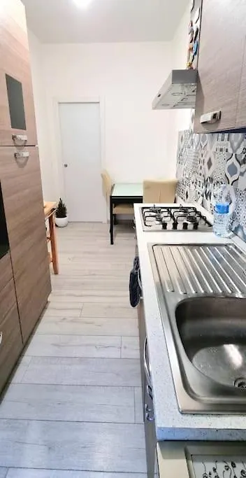 Dream Apartments Stanza 1 In Appartamento Condiviso Con Bagno Privato Esterno ميلان 0*,  إيطاليا